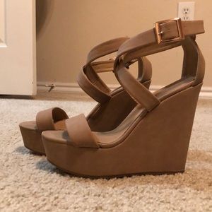 Tan strapped platform wedges. Gold buckle.